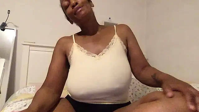 Chatroom XXX en direct de ThatGilfNextDoor