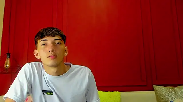 צ'אט XXX בשידור חי של MichaelVasquex