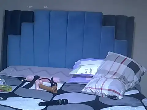 melanin_moon Adlı Modelin Canlı XXX Sohbeti