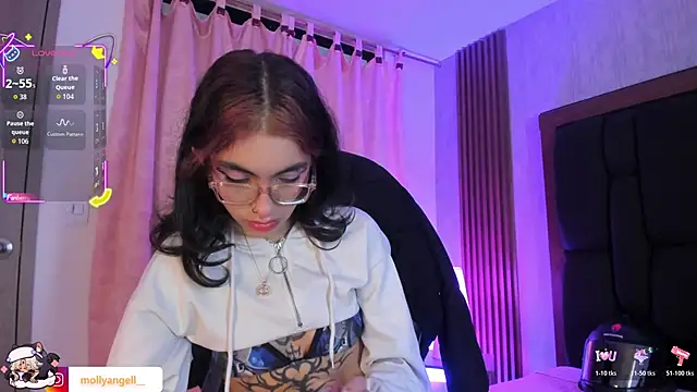 Molly_A's Live XXX Chat