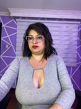 MiiaaJoness' Live XXX Chat
