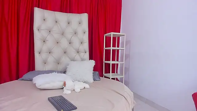 sweetkitty_20_ Adlı Modelin Canlı XXX Sohbeti