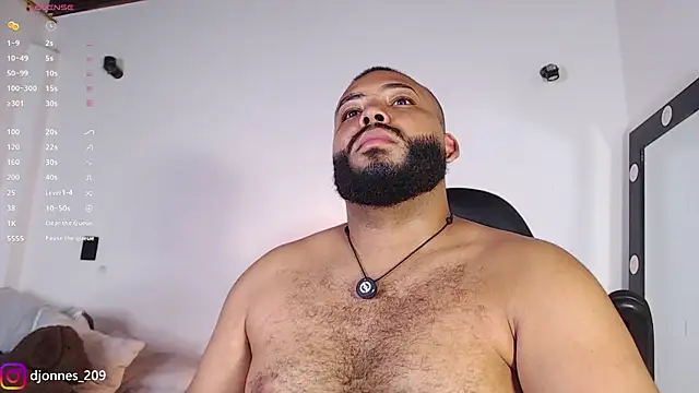Chatroom XXX en direct de DilanJonnes_
