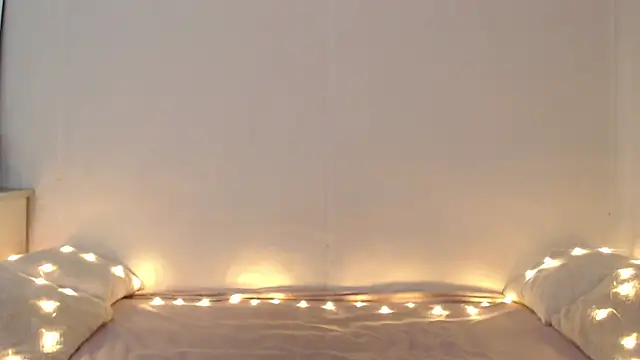 Chat +18 de Emily_hardcore ao vivo