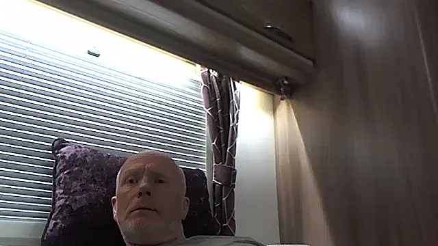 tezzaa29 XXX чат на живо