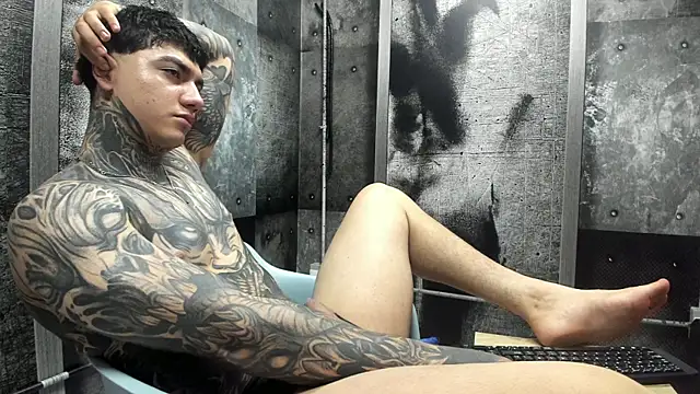 Show modela Gury_tattoo na web-kameri