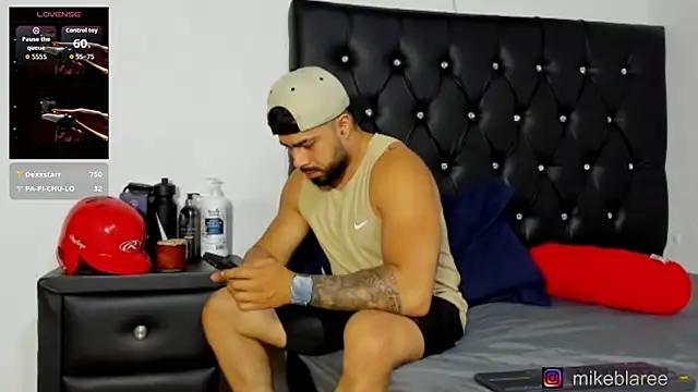 Chat +18 de mikeblaree ao vivo