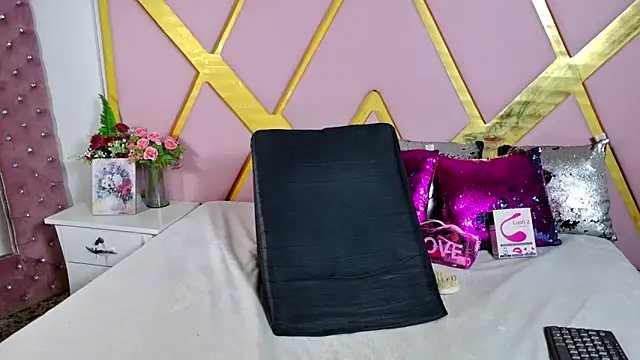 ShellbyDior's Live XXX Chat