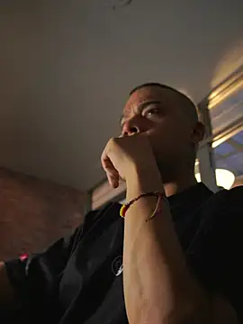 AlphaMasterXxx's Live XXX Chat