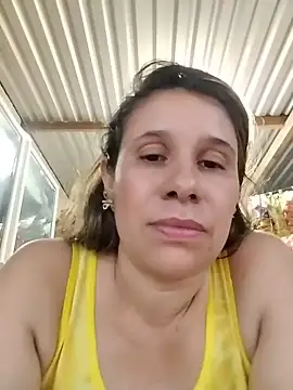 MIA-LARIOS' Live XXX Chat