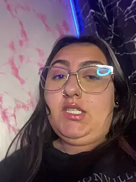 KaroVelvet Adlı Modelin Canlı XXX Sohbeti