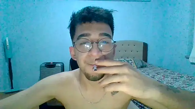 Alevderlerrs Adlı Modelin Canlı XXX Sohbeti