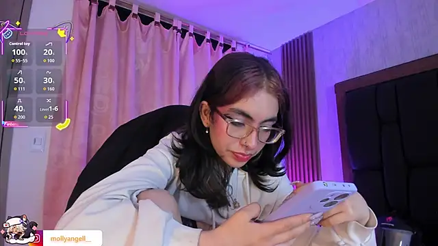 Molly_A's Live XXX Chat
