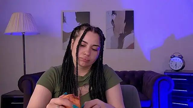 Онлайн чат XXX AdrianaToress