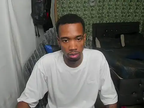 Chat +18 de Kofi_exotic_2 ao vivo
