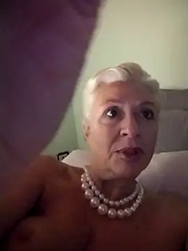 divinaerotica élő XXX-chatje