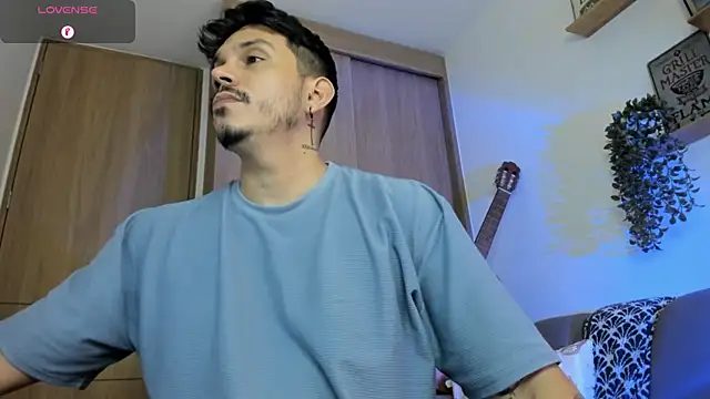 alejandro_stark Adlı Modelin Canlı XXX Sohbeti