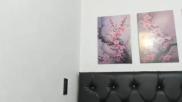pinky_f00x's Live XXX Chat