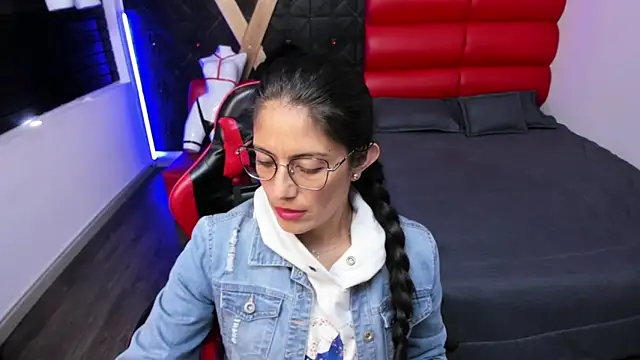 צ'אט XXX בשידור חי של AnnyMilet_