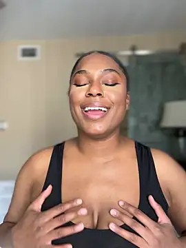 CandyLuxxxx élő XXX-chatje