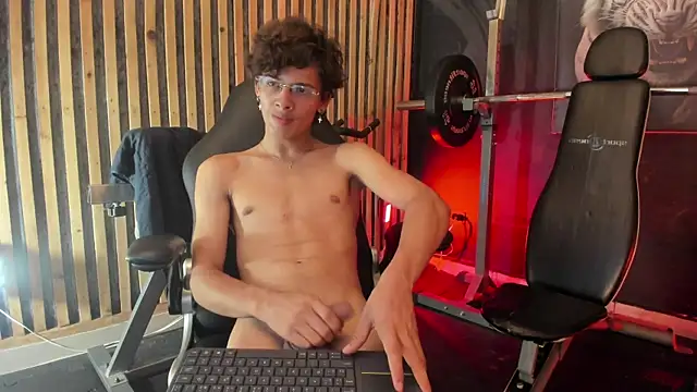 Онлайн чат XXX Adrian_Wolf