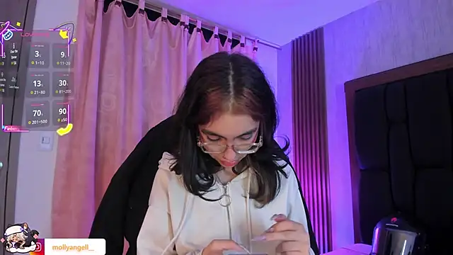 Molly_A's Live XXX Chat