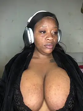 Онлайн чат XXX BigJugsCandyxx