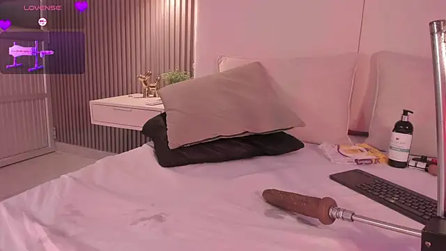 annie_clarkson's Live XXX Chat