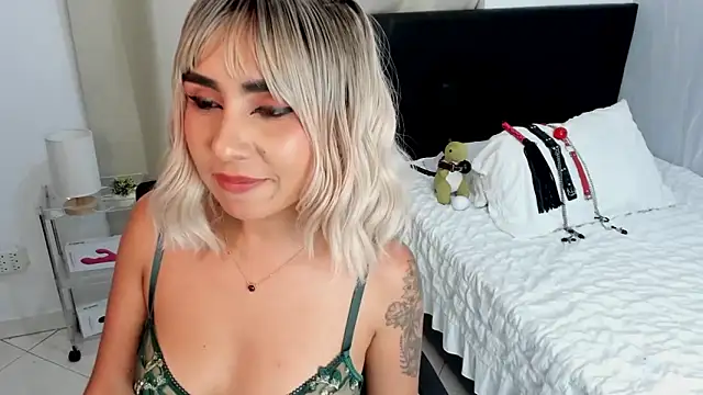 Онлайн чат XXX Emilyvalk_