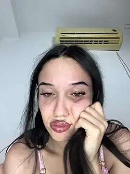 icedrosemarye Adlı Modelin Canlı XXX Sohbeti