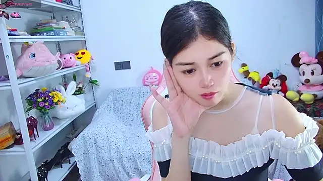 QinQin-888のライブXXXチャット