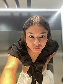 Romie_rous Chat XXX in diretta
