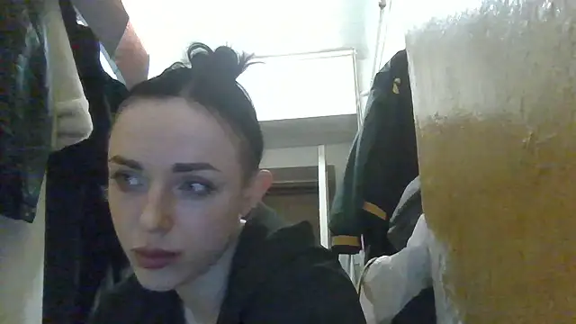Chat +18 de Trinsy_Love ao vivo