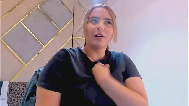 MikaelaStone Adlı Modelin Canlı XXX Sohbeti