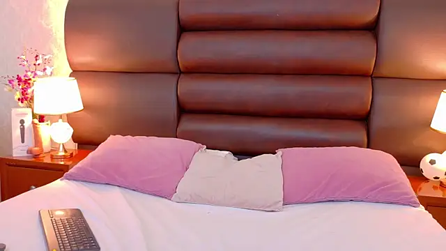 Chatroom XXX en direct de LiahRose_