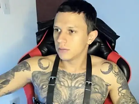 XXX chat uživo modela Masterdave7