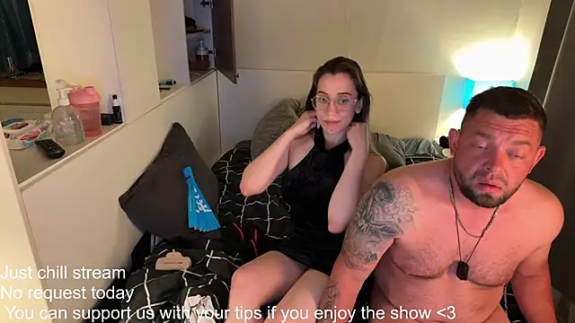 Chat +18 de KarlAndKlara ao vivo