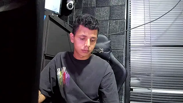 XXX chat uživo modela boy_bigcock24cm