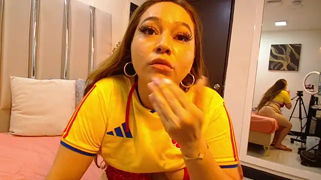 SabrinaVantress' Live XXX Chat