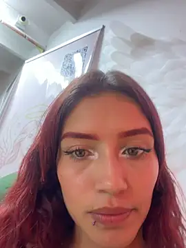 Cherry_Scarlet_ Adlı Modelin Canlı XXX Sohbeti