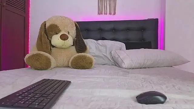 Chatroom XXX en direct de Sofieevans_