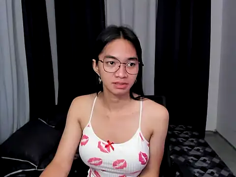 AsianPetiteMarian's Live XXX Chat