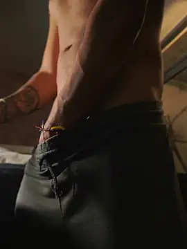 AlphaMasterXxx Chat XXX live