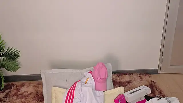 Iam_Issaa: απευθείας συνομιλία ΧΧΧ