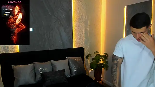 SalvatoreDmore's Live XXX Chat