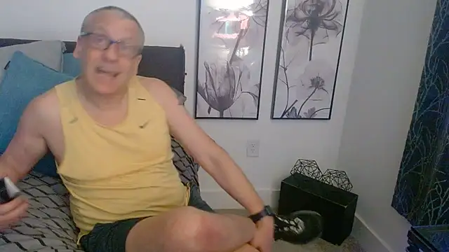 BlameItOnJunior's Live XXX Chat