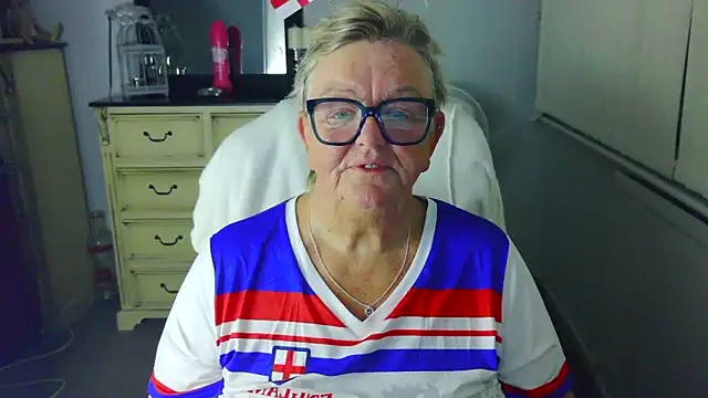 BridgetBlueEyes' Live XXX Chat