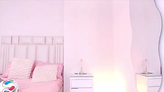 alanarose18 Adlı Modelin Canlı XXX Sohbeti