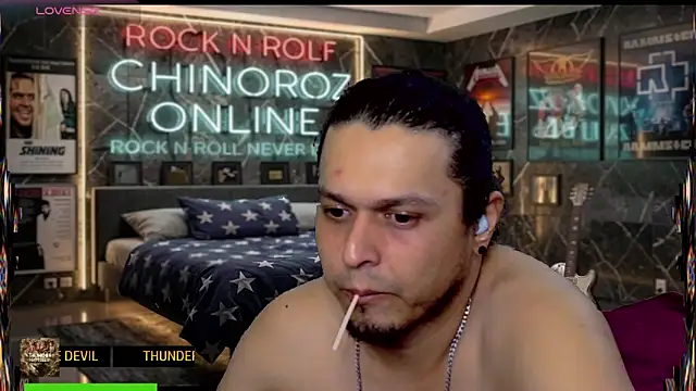 Czat XXX na żywo – chino_roz