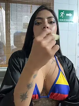 Chat +18 de Celeste_Amber ao vivo